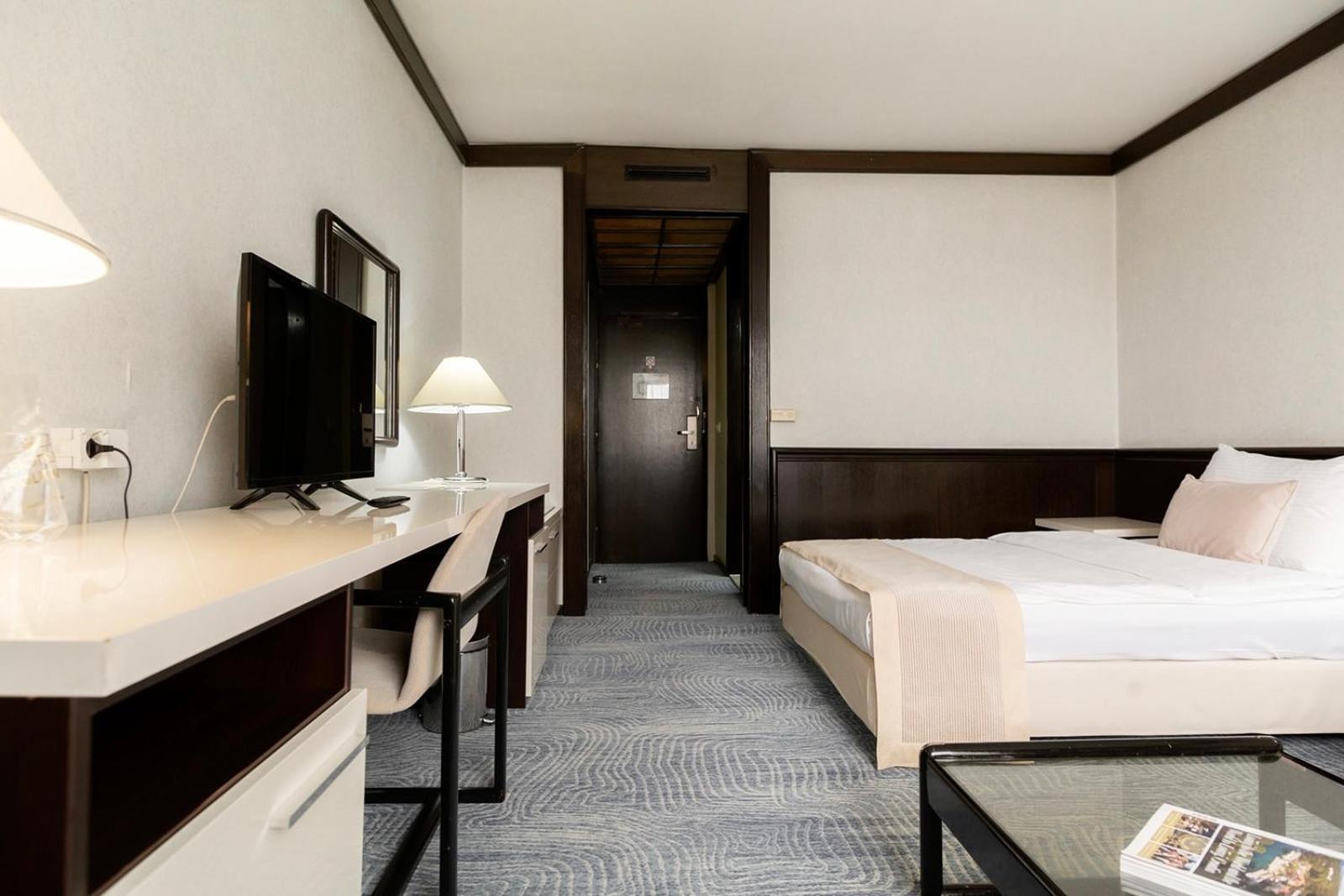Hotel Holiday Sarajevo Luaran gambar