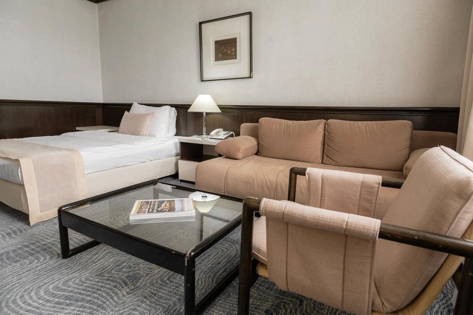 Hotel Holiday Sarajevo Luaran gambar